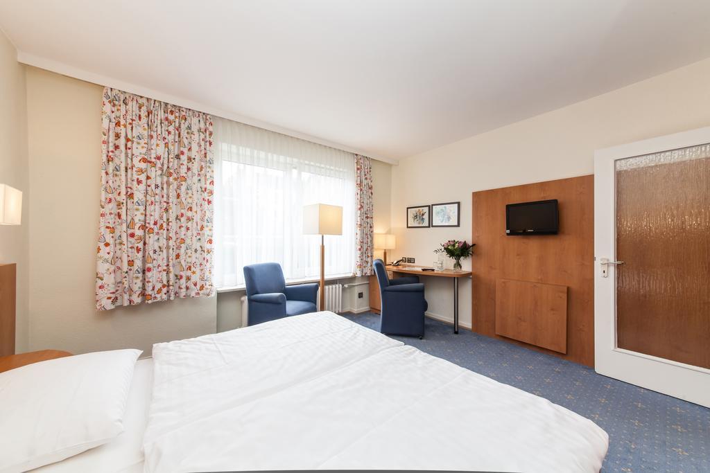 Hotel Drei Kronen Elmshorn Rom bilde