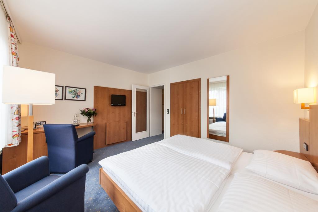 Hotel Drei Kronen Elmshorn Rom bilde
